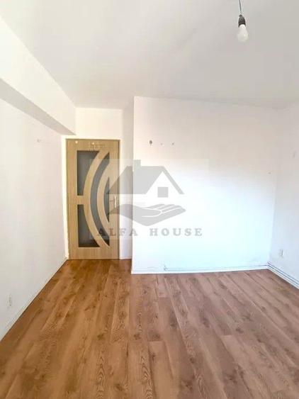 Apartament cu 3 camere decomandat în Răcădău