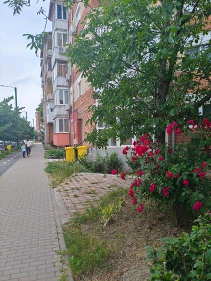 Apartament cu 2 camere decomandat în Soarelui