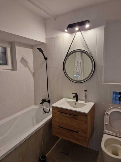 Apartament cu 3 camere decomandat în Splaiul Unirii