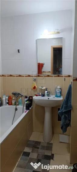 Apartament cu 4 camere decomandat în Aradului