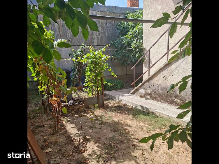 Casă cu 6 camere cu Teren 210 Mp în Rovine