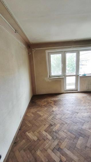 Apartament cu 3 camere semidecomandat în Micro 3