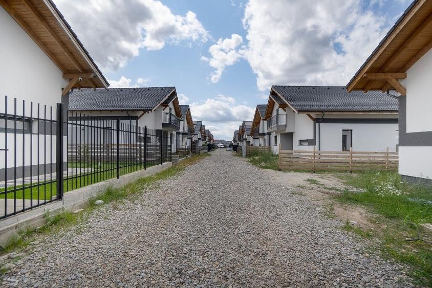 Casă individuală cu 4 camere cu Teren 300 Mp în Tărlungeni