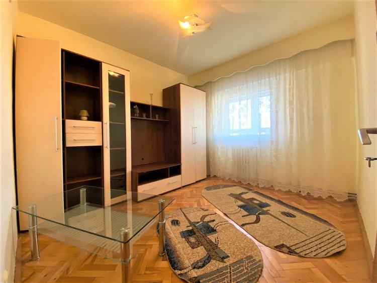 Apartament cu 3 camere decomandat, mobilat în Zorilor