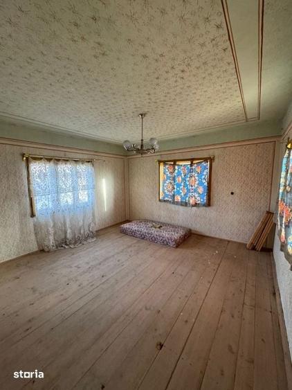 Casă cu 3 camere cu Teren 2500 Mp în Groși