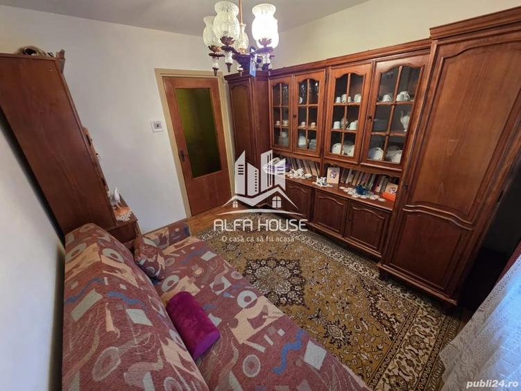Apartament cu 3 camere semidecomandat în Micro II