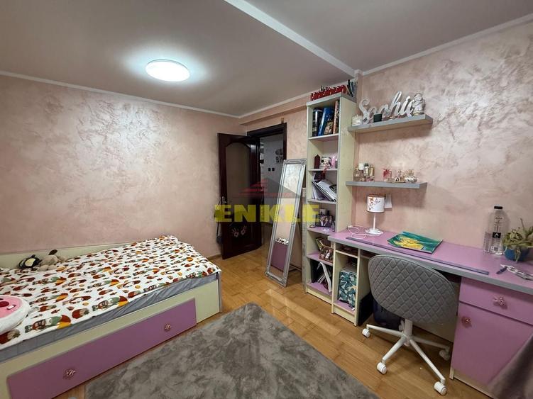 Apartament cu 3 camere decomandat în Central