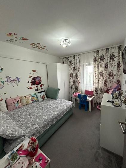 Apartament cu 3 camere decomandat, mobilat în Lipovei