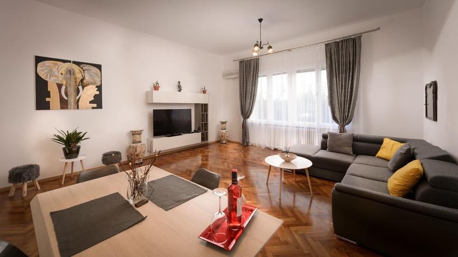 Apartament cu 3 camere decomandat, mobilat în Central