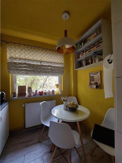 Apartament cu 4 camere semidecomandat, mobilat în Confecții