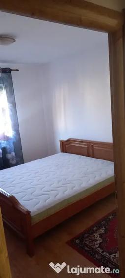 Apartament cu 3 camere decomandat în Răcădău
