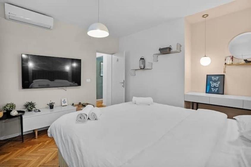 Apartament cu 6 camere decomandat, mobilat în Magheru