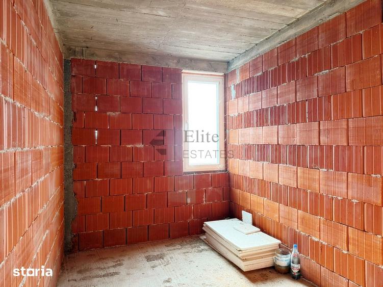 Casă cu 5 camere cu Teren 852 Mp în Tăut