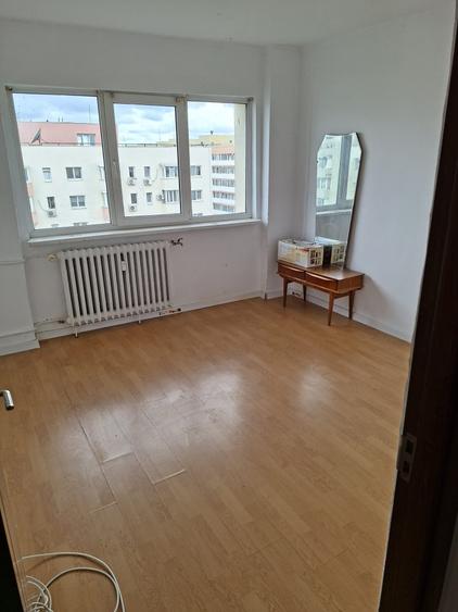 Apartament cu 3 camere decomandat în Pantelimon