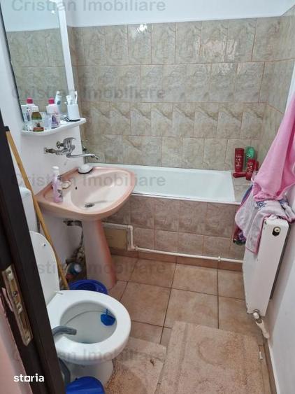 Apartament cu 2 camere semidecomandat în Școlilor