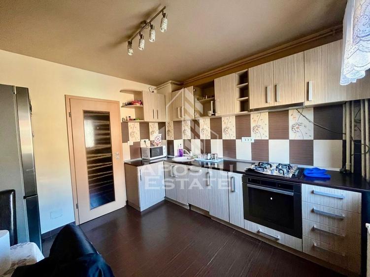Apartament cu 3 camere decomandat, mobilat în Aradului