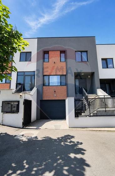 Casă cu 4 camere cu Teren 180 Mp în Borhanci