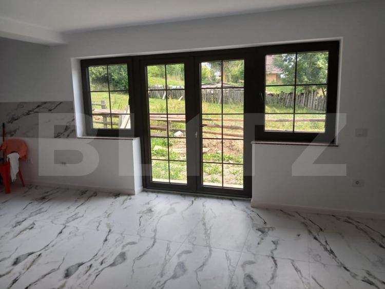 Casă cu 5 camere cu Teren 1675 Mp în Mănăstirea Humorului