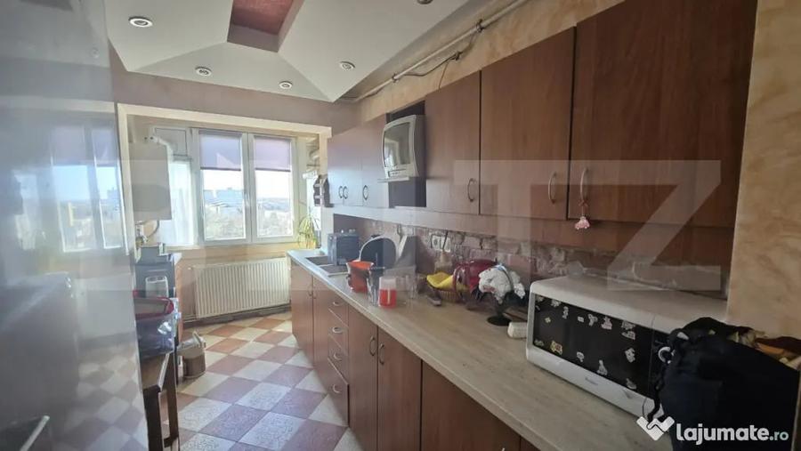 Apartament cu 3 camere decomandat în Micro 14