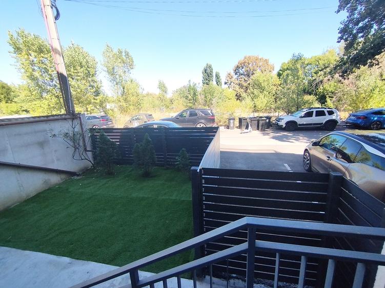 Apartament cu 3 camere decomandat în Tineretului