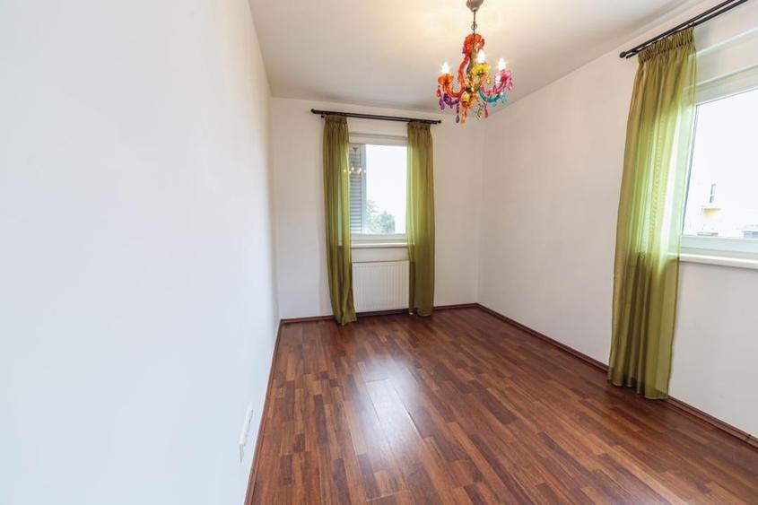 Apartament cu 3 camere decomandat, mobilat în Central