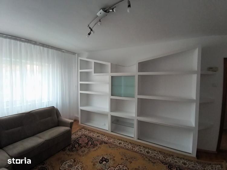 Apartament cu 3 camere decomandat în Moara