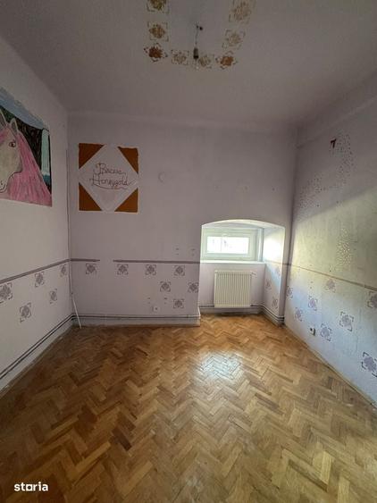Apartament cu 4 camere în Ultracentral