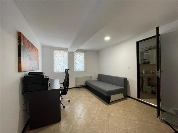 Spațiu industrial, de 220 mp, în Vest