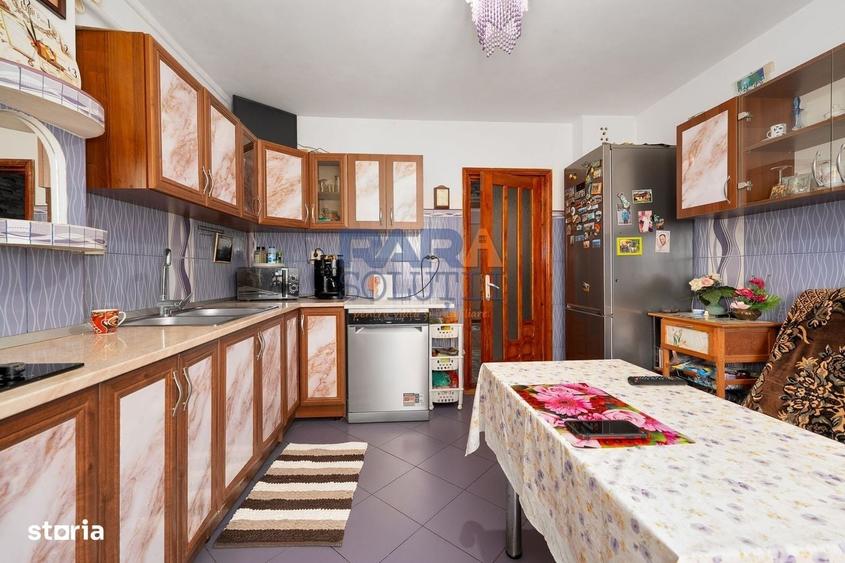 Apartament cu 3 camere decomandat în Horia