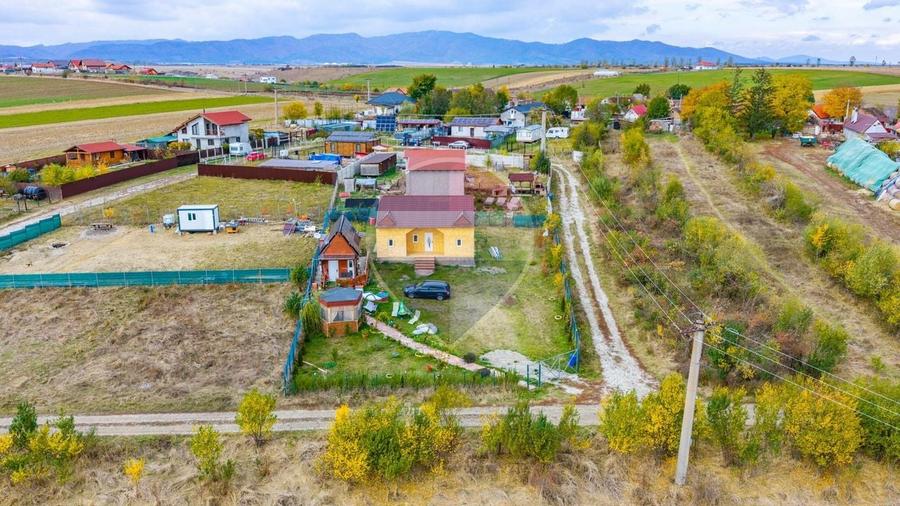 Casă individuală cu 4 camere cu Teren 938 Mp în Satu Nou