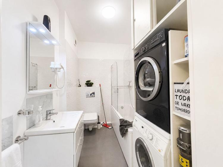 Apartament cu 3 camere decomandat, mobilat în Central