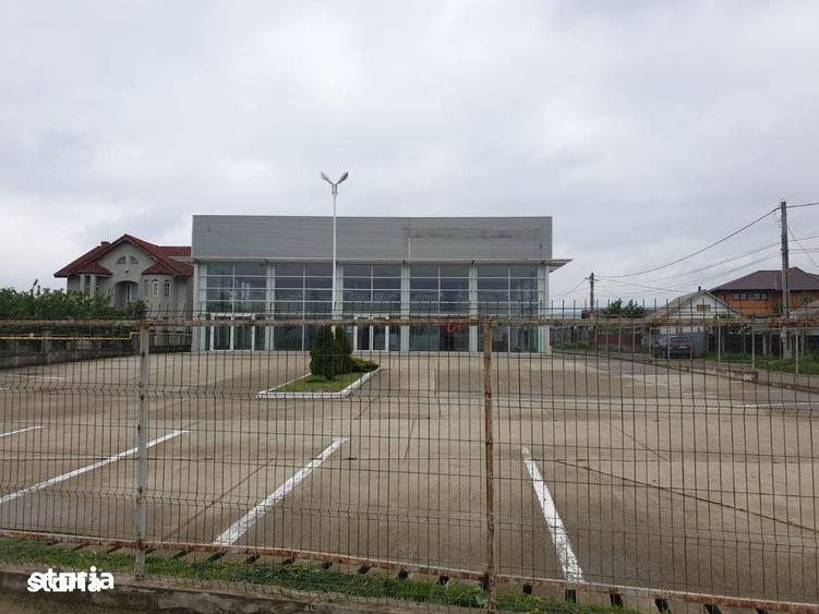 Spațiu comercial, de 1,496.07 mp, în Central