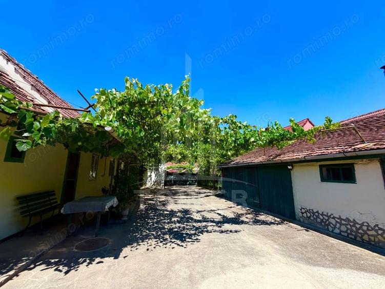 Casă cu 4 camere cu Teren 2300 Mp în Vest