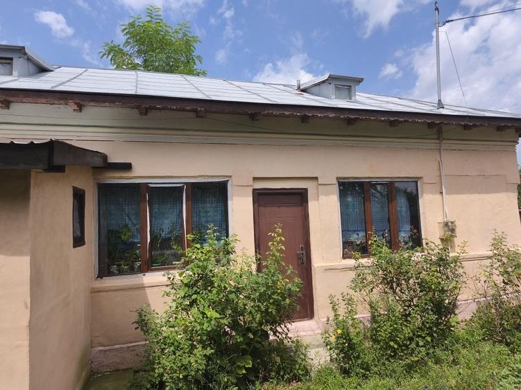 Casă cu 4 camere în Ologeni