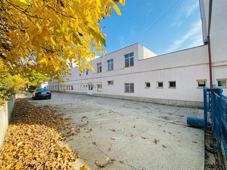 Spațiu industrial, de 9,023 mp, în Industrială