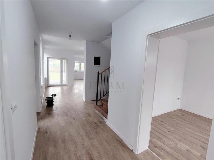 Duplex cu 4 camere cu Canalizare în Moșnița Nouă