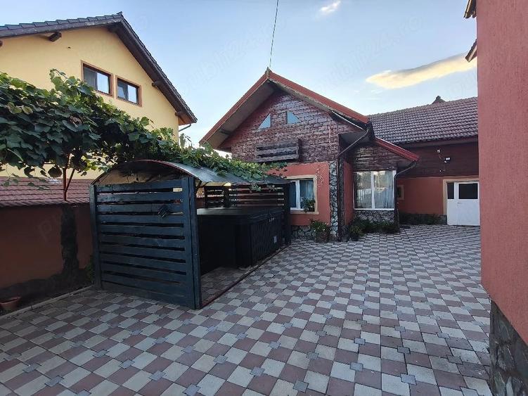 Casă cu Teren 1000 Mp în Central