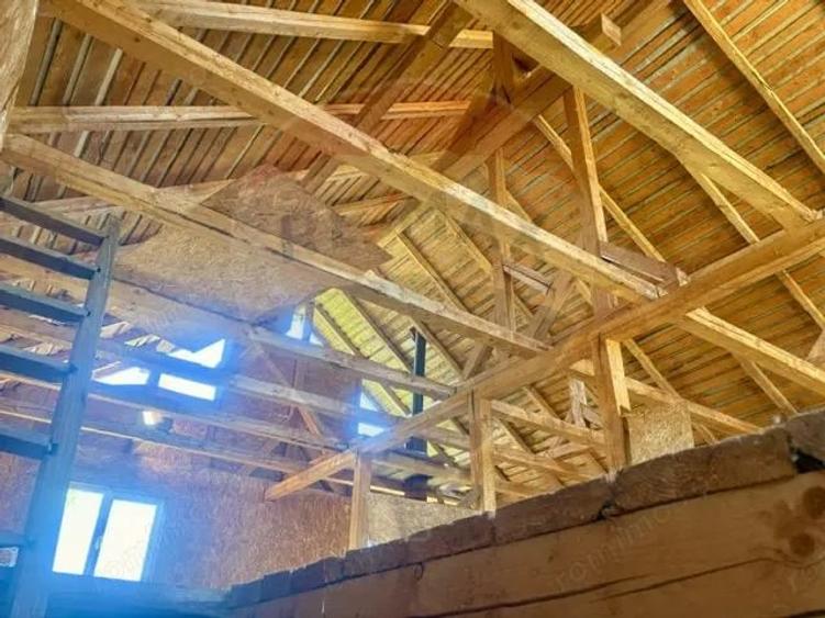 Casă cu Teren 2744 Mp în Mara