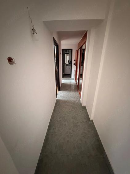 Apartament cu 4 camere decomandat în Drumul Taberei