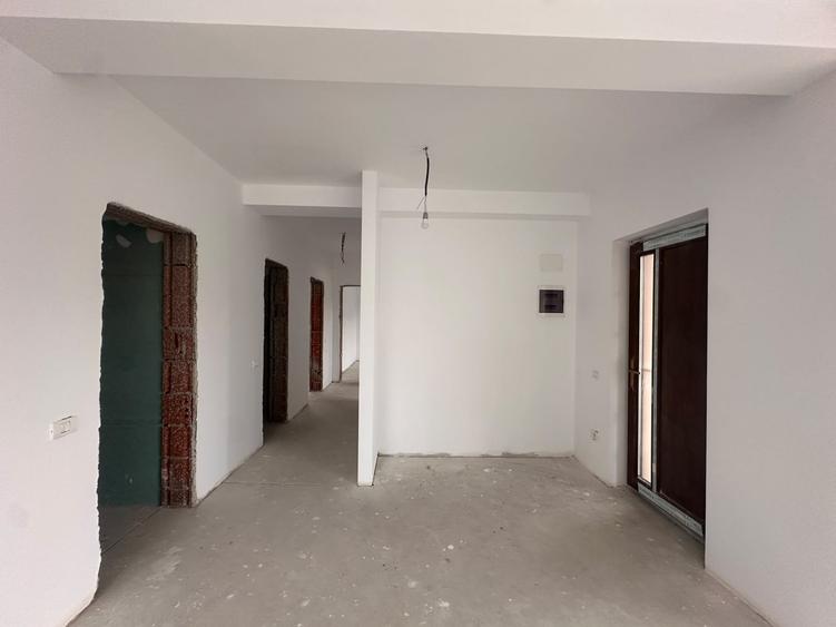 Duplex cu 4 camere cu Canalizare în Moșnița Nouă