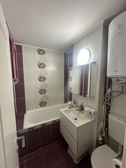 Apartament cu 3 camere decomandat în Titan