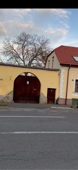 Casă cu 4 camere decomandat în Triaj