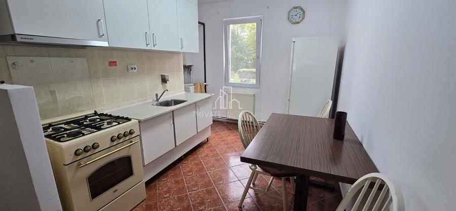 Apartament cu 3 camere decomandat în Tudor