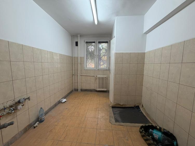 Apartament cu 4 camere decomandat în Titan