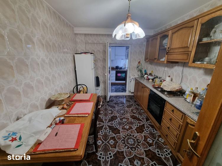 Apartament cu 4 camere decomandat în Delfinariu