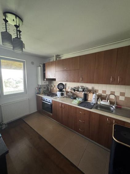 Apartament cu 3 camere semidecomandat în Central