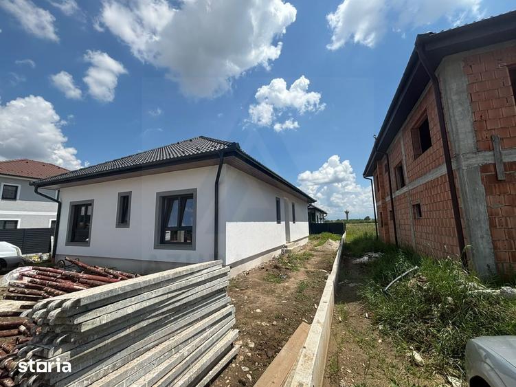 Casă cu 4 camere cu Teren 430 Mp în Cristian