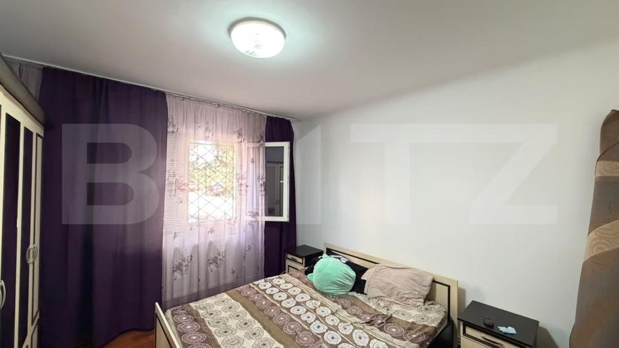 Apartament cu 3 camere semidecomandat, mobilat în Craiovița Nouă