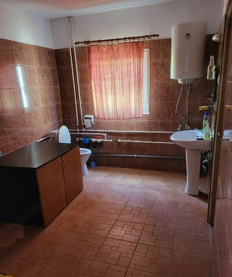 Casă cu 4 camere cu Teren 2000 Mp în Banloc