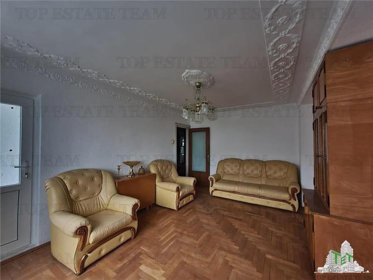 Apartament cu 5 camere decomandat, mobilat în Sud